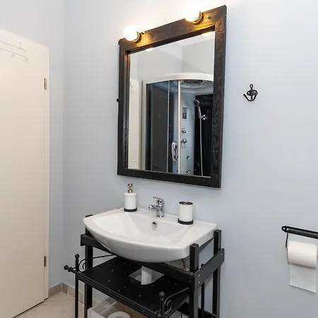 1 Bedroom In *