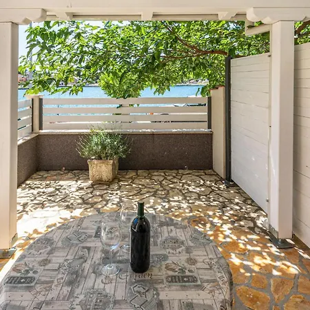 1 Bedroom Front In