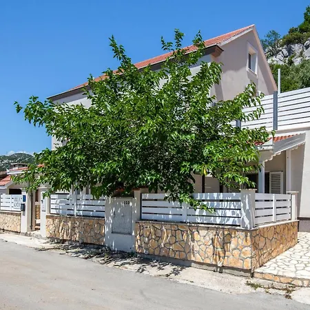 1 Bedroom Front In *